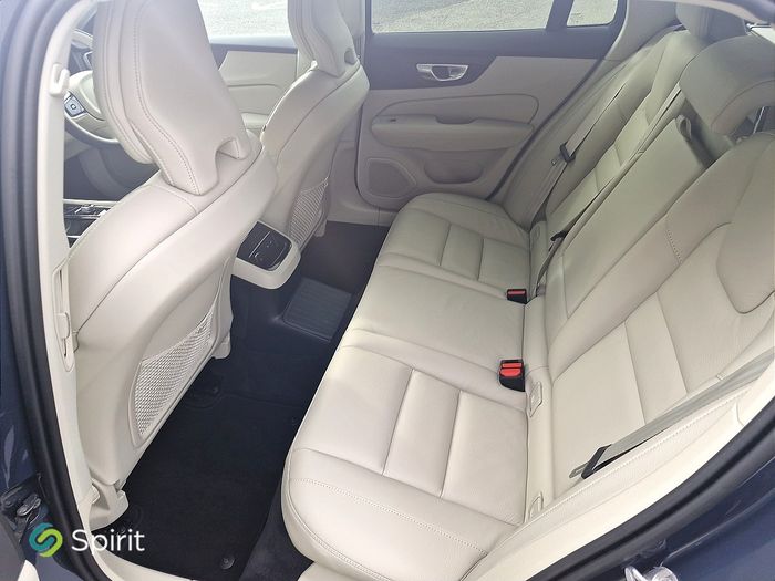 Volvo V60 2025