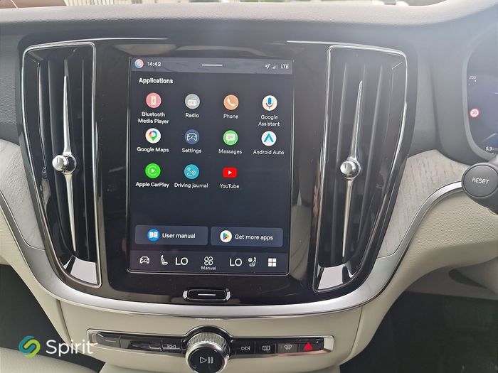 Volvo V60 2025