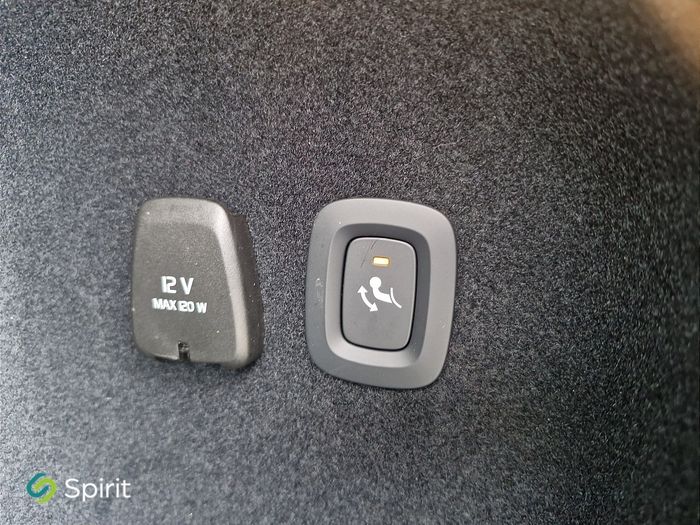 Volvo V60 2025