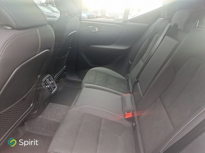 Volvo XC40 2026