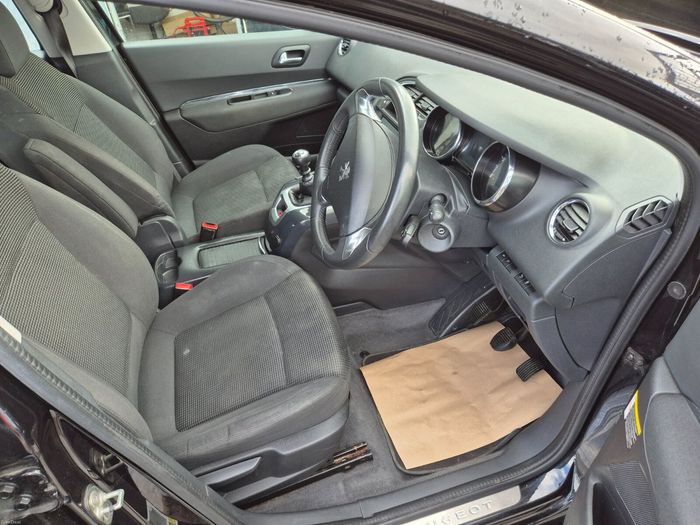 Peugeot 5008 2015