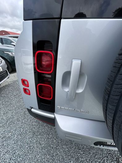 Land Rover Defender 2023