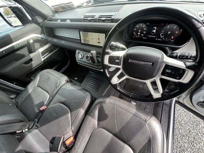 Land Rover Defender 2023