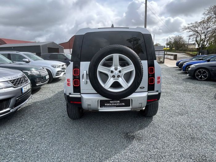 Land Rover Defender 2023