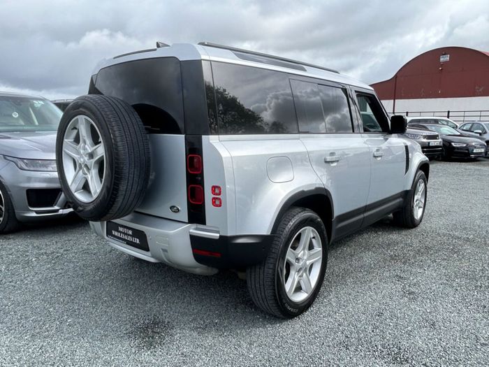 Land Rover Defender 2023