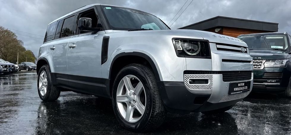 Land Rover Defender 2023