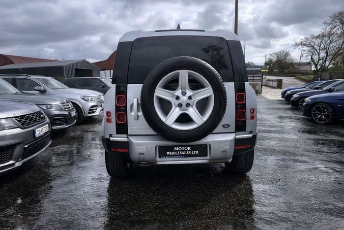 Land Rover Defender 2023