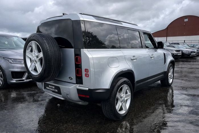 Land Rover Defender 2023