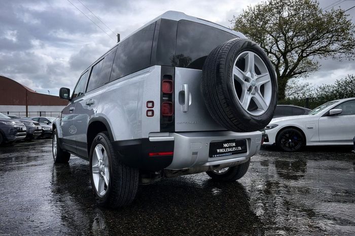 Land Rover Defender 2023