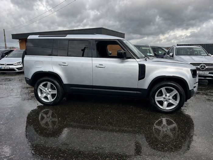 Land Rover Defender 2023