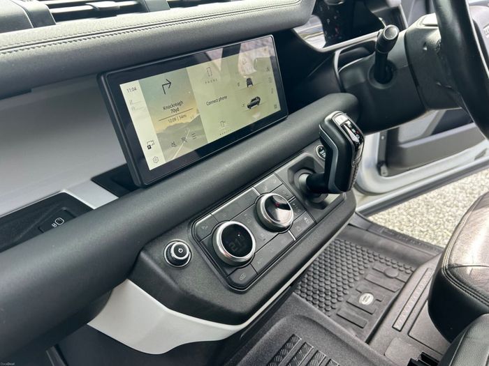 Land Rover Defender 2023