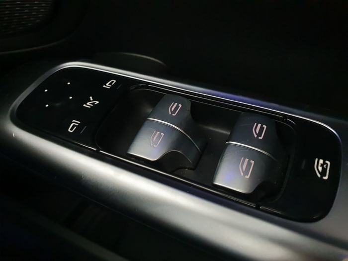 Mercedes-Benz C-Class 2025