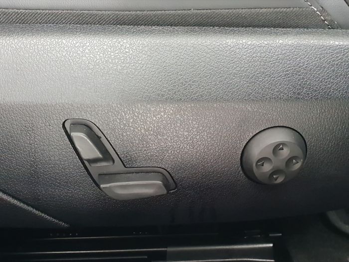 Mercedes-Benz C-Class 2025