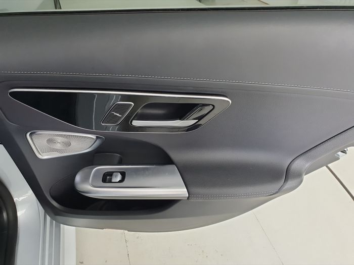 Mercedes-Benz C-Class 2024