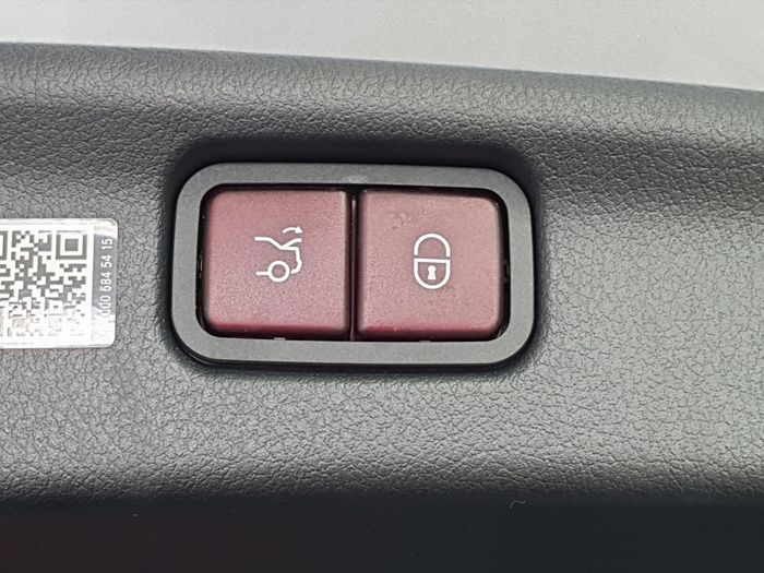 Mercedes-Benz C-Class 2024