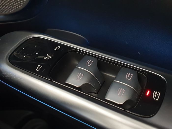 Mercedes-Benz C-Class 2024