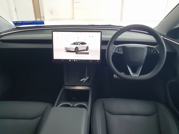 Tesla Model 3 2024