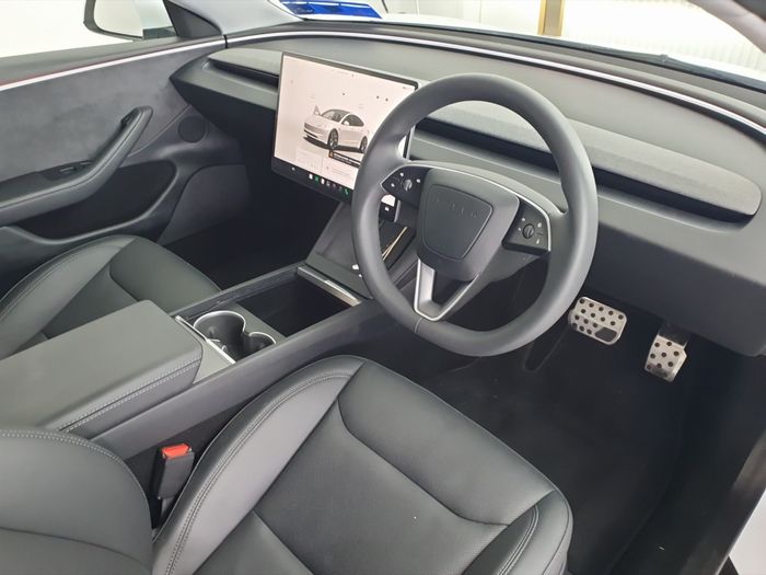 Tesla Model 3 2024