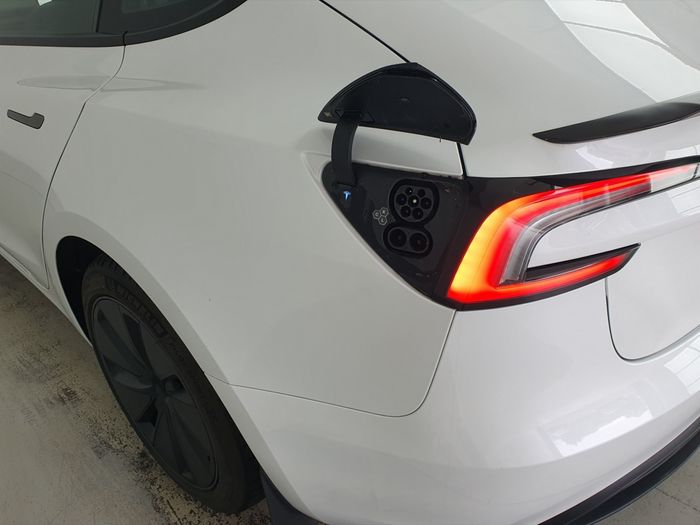 Tesla Model 3 2024