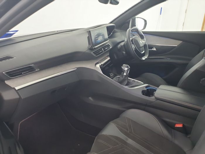 Peugeot 5008 2021