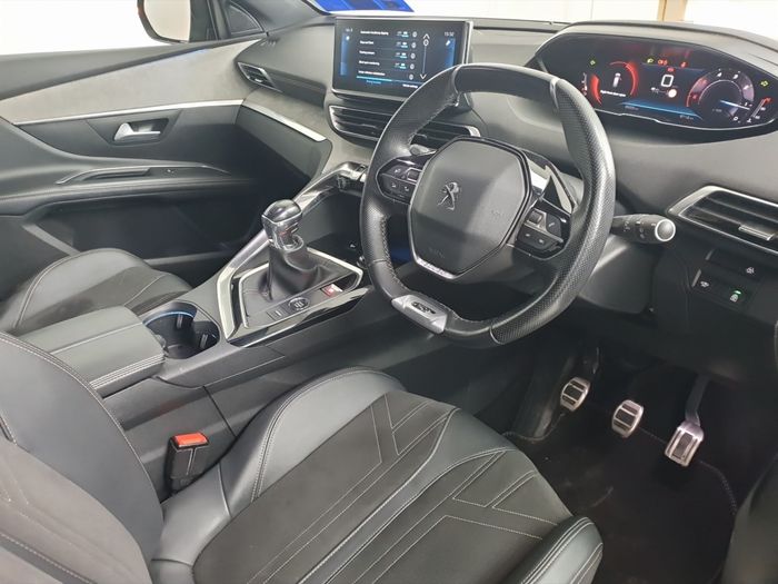 Peugeot 5008 2021