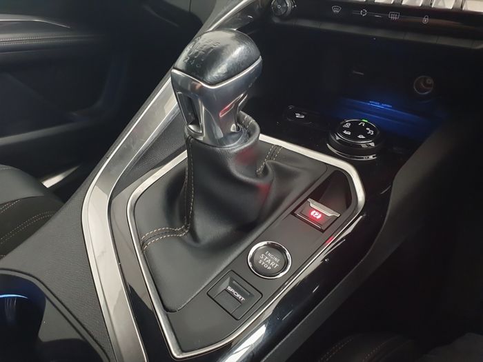 Peugeot 5008 2021