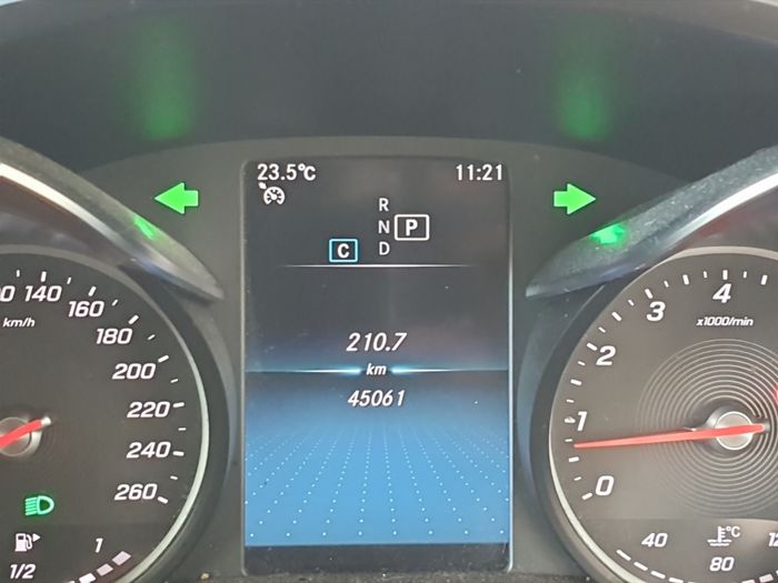 Mercedes-Benz C-Class 2021