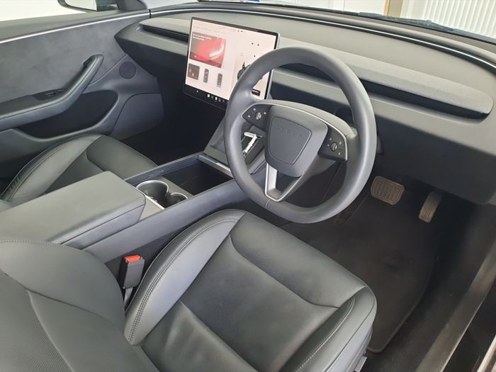 Tesla Model 3 2024