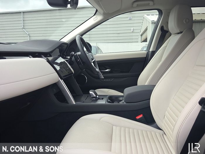 Land Rover Discovery Sport 2025