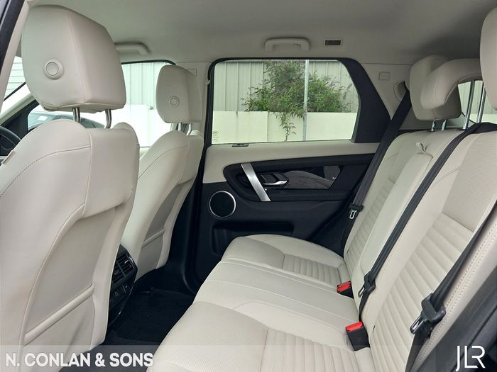 Land Rover Discovery Sport 2025