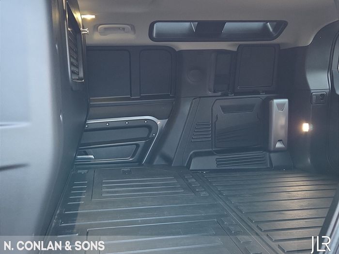 Land Rover Defender 2022