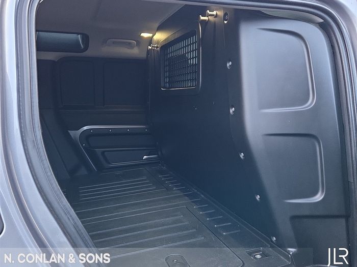 Land Rover Defender 2022