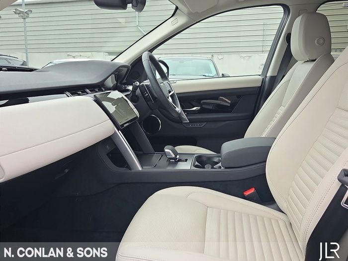 Land Rover Discovery Sport 2025