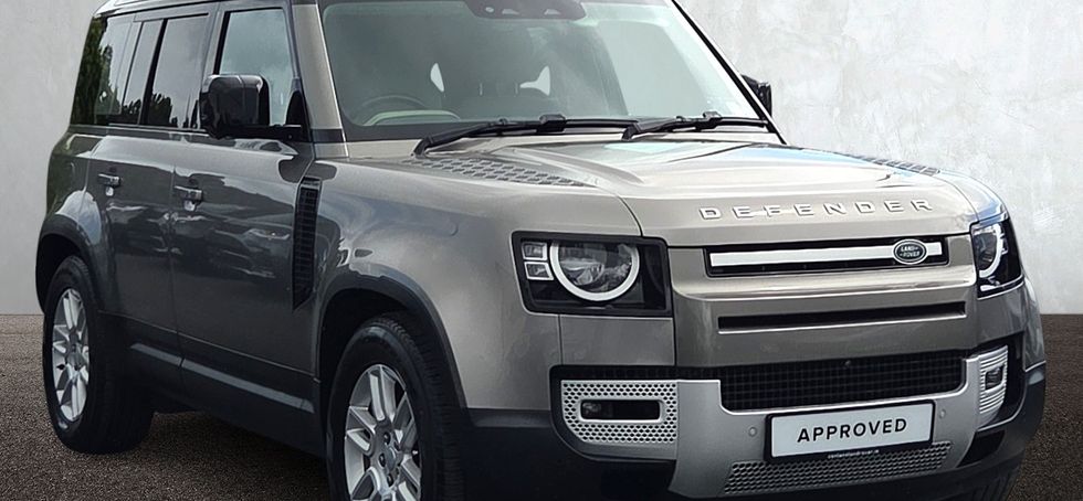 Land Rover Defender 2024