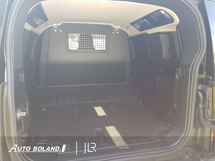 Land Rover Defender 2026