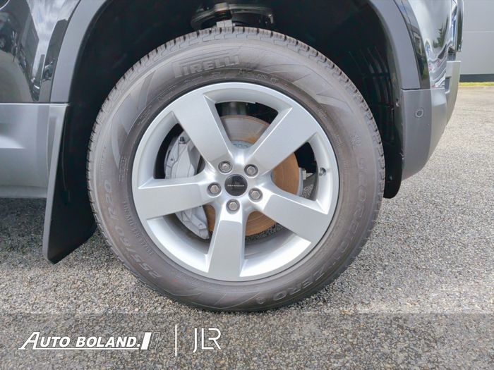 Land Rover Defender 2026