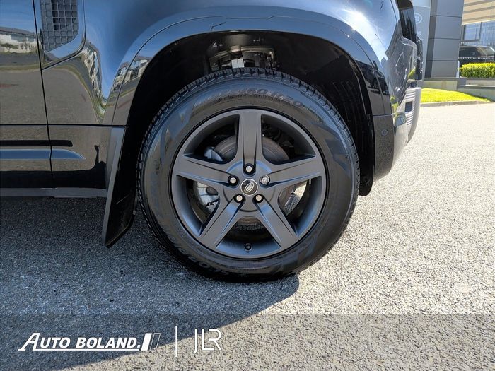 Land Rover Defender 2025