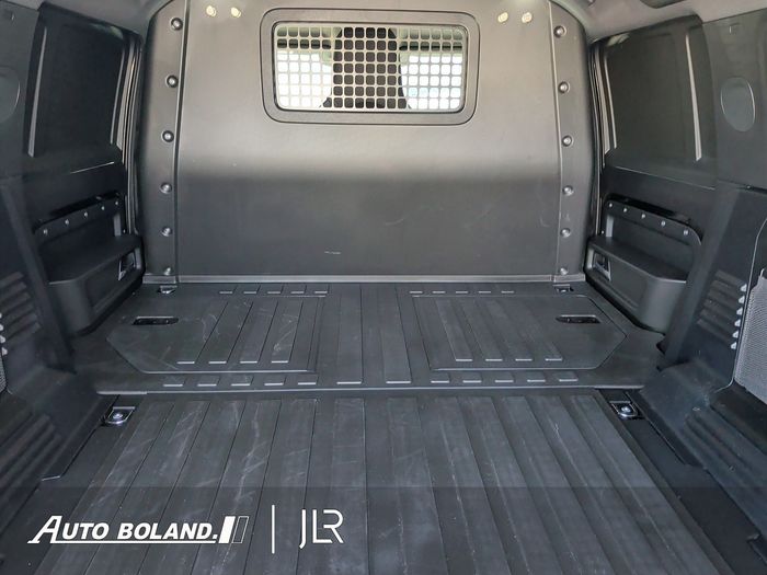 Land Rover Defender 2025