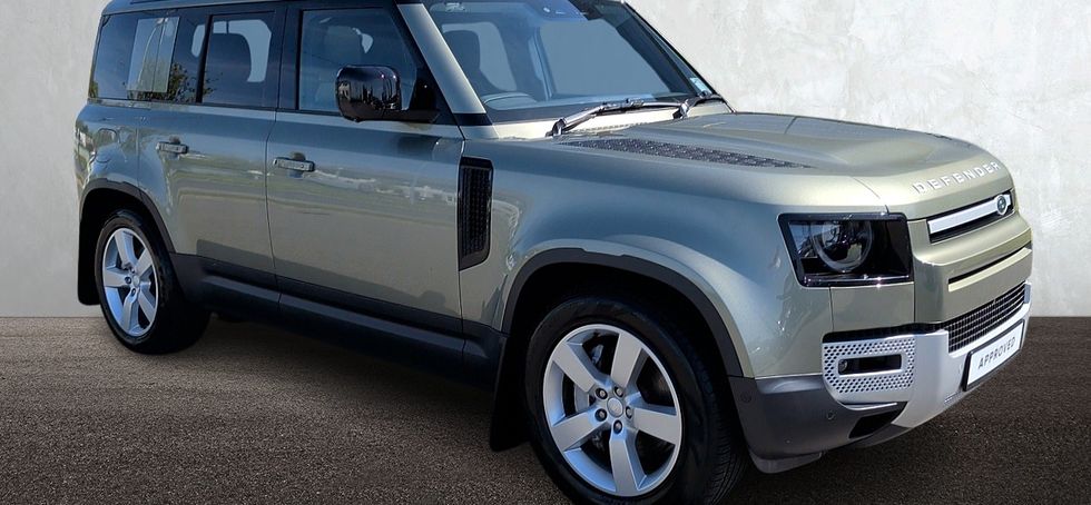 Land Rover Defender 2025