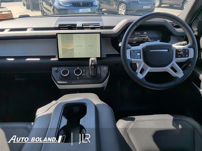Land Rover Defender 2025