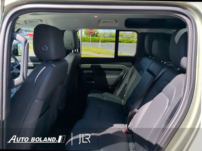 Land Rover Defender 2025