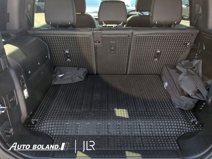 Land Rover Defender 2025