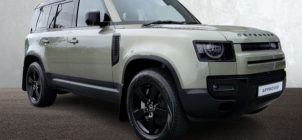 Land Rover Defender 2025