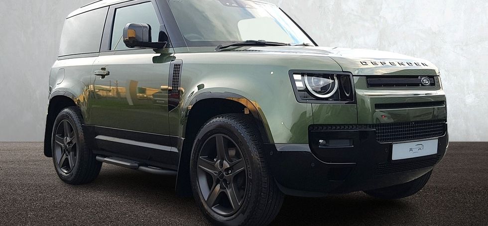 Land Rover Defender 2026
