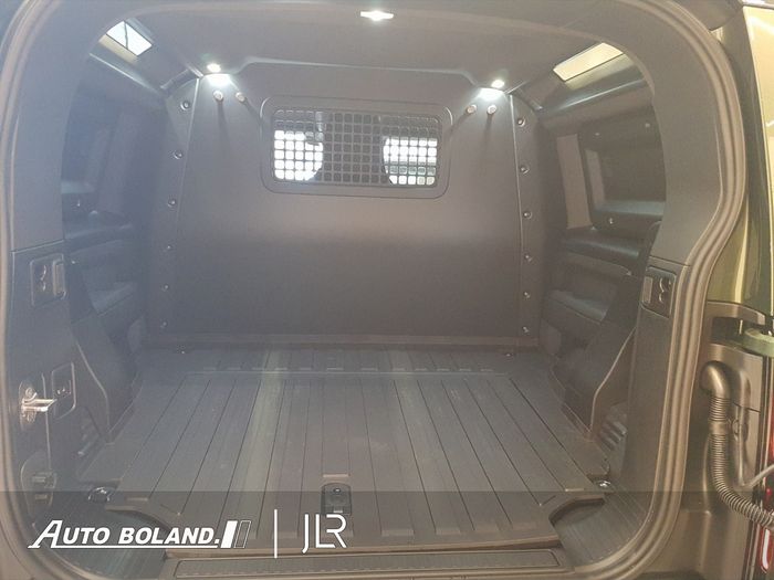 Land Rover Defender 2026