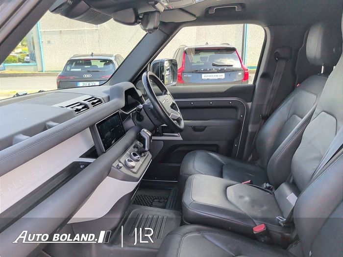 Land Rover Defender 2023
