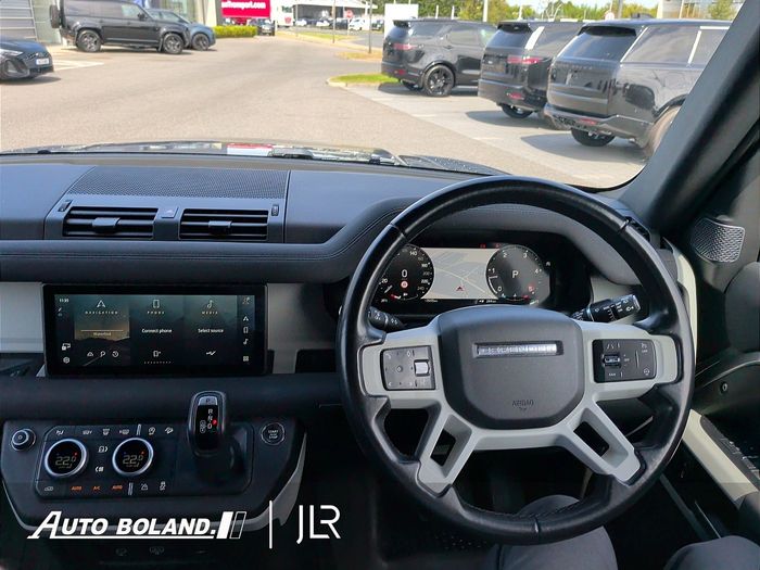 Land Rover Defender 2023