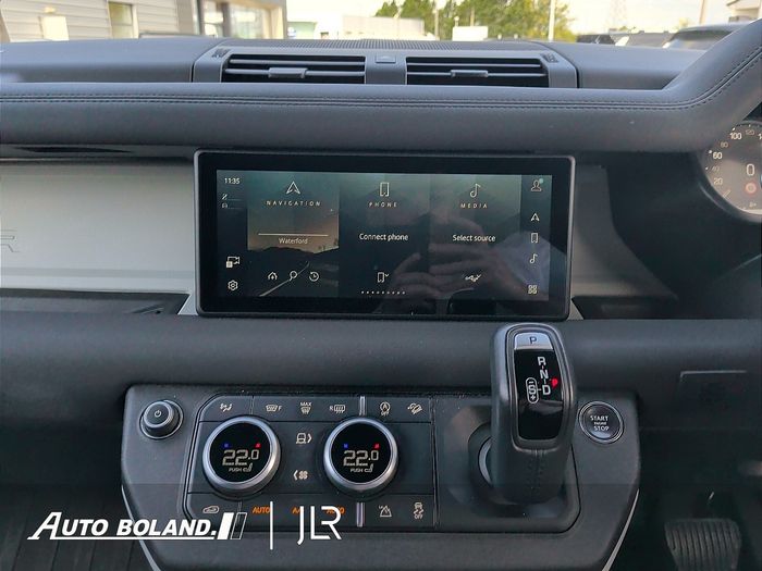 Land Rover Defender 2023