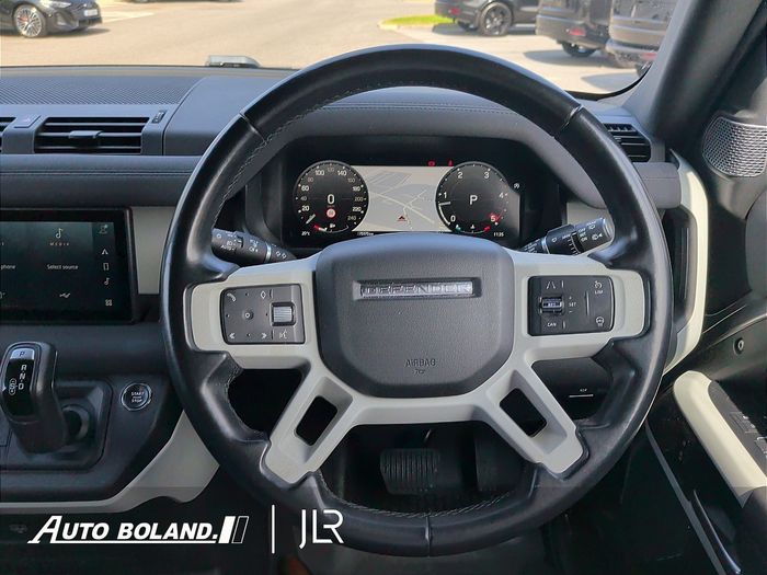 Land Rover Defender 2023