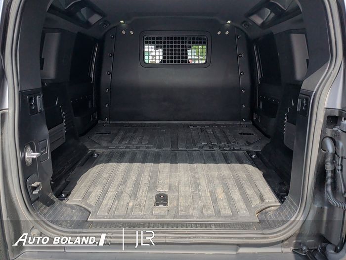 Land Rover Defender 2023